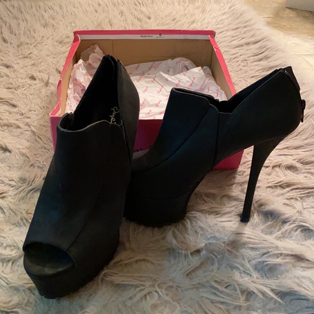 Platform Heels - Picture 5 of 6